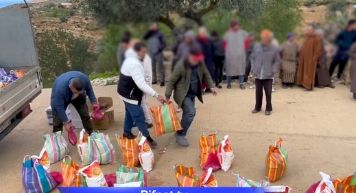 نشر فيديو لتوزيع قفف رمضان بدوار آدوز يثير موجة جدل واسعة بالحسيمة نشر فيديو لتوزيع قفف رمضان بدوار آدوز يثير موجة جدل واسعة بالحسيمة