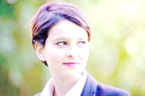 هذا كل ما يمكن أن تعرفوه عن ابنة بني شيكر نجاة بلقاسم التي سطع نجمها في فرنسا هذا كل ما يمكن أن تعرفوه عن ابنة بني شيكر نجاة بلقاسم التي سطع نجمها في فرنسا