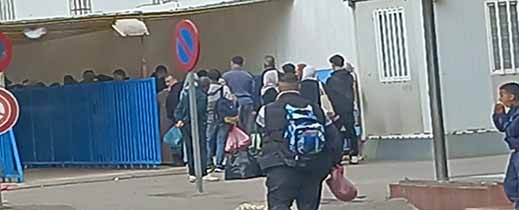 اقتراب عيد الفطر يؤثر على حركة العبور في معبر بني أنصار وينعش التجارة في الناظور اقتراب عيد الفطر يؤثر على حركة العبور في معبر بني أنصار وينعش التجارة في الناظور