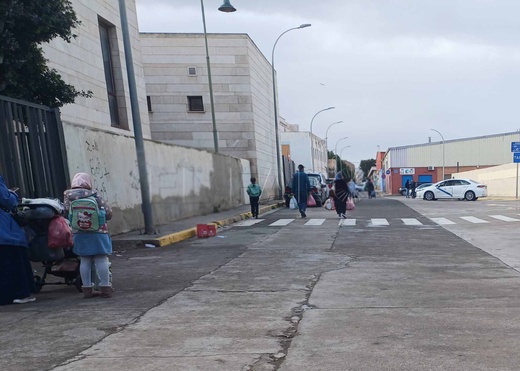 اقتراب عيد الفطر يؤثر على حركة العبور في معبر بني أنصار وينعش التجارة في الناظور اقتراب عيد الفطر يؤثر على حركة العبور في معبر بني أنصار وينعش التجارة في الناظور