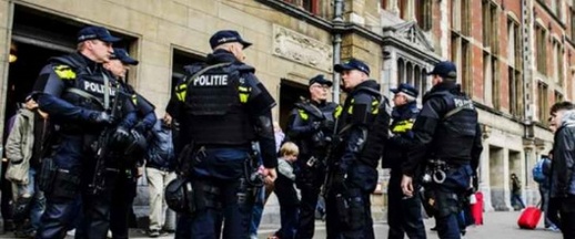 عملية طعن وسط العاصمة الهولندية تخلف إصابة 5 أشخاص عملية طعن وسط العاصمة الهولندية تخلف إصابة 5 أشخاص