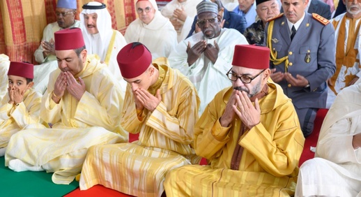 أمير المؤمنين يؤدي صلاة عيد الفطر بالمشور السعيد بالرباط أمير المؤمنين يؤدي صلاة عيد الفطر بالمشور السعيد بالرباط