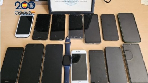 مليلية.. الإطاحة بشبكة متخصصة في بيع هواتف مسروقة تشمل أنشطتها المغرب مليلية.. الإطاحة بشبكة متخصصة في بيع هواتف مسروقة تشمل أنشطتها المغرب