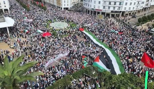 المغاربة يخرجون في مسيرة حاشدة بالرباط تضامنا مع فلسطين المغاربة يخرجون في مسيرة حاشدة بالرباط تضامنا مع فلسطين