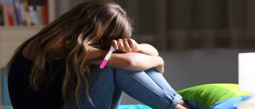 العدالة تقضي بسجن أب هتك عرض ابنته وأدخلها في دوامة الحمل القسري العدالة تقضي بسجن أب هتك عرض ابنته وأدخلها في دوامة الحمل القسري