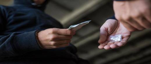 نداءات استغاثة من تفرسيت.. تجار المخدرات يستهدفون القاصرين نداءات استغاثة من تفرسيت.. تجار المخدرات يستهدفون القاصرين