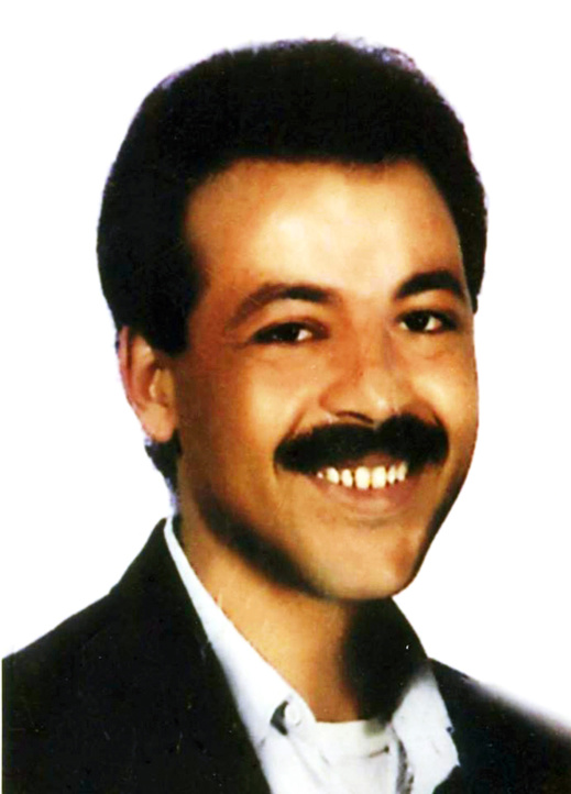 عائلة محا بالدريوش تبحث عن إبنها الذي اختفى لأزيد من 20 سنة بالديار الأوروبية عائلة محا بالدريوش تبحث عن إبنها الذي اختفى لأزيد من 20 سنة بالديار الأوروبية