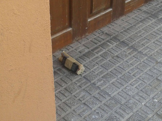 قنبلة أمام قاعة للمسرح تثير حالة من الإستنفار الأمني وسط مدينة مليلية المحتلة قنبلة أمام قاعة للمسرح تثير حالة من الإستنفار الأمني وسط مدينة مليلية المحتلة