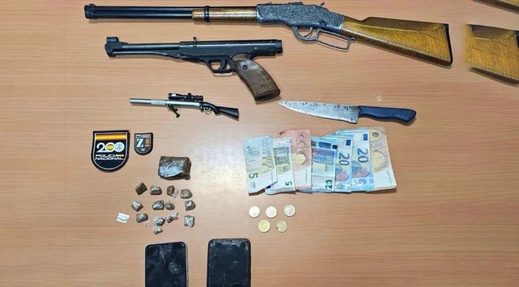 مطاردة أمنية توقف مغربيا يحوز أسلحة ومخدرات بمليلية مطاردة أمنية توقف مغربيا يحوز أسلحة ومخدرات بمليلية