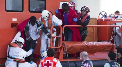 البحرية الاسبانية تعثر على القارب الذي إنطلق من سواحل بويافر وتنقذ حياة 27 مهاجرا بينهم نساء وأطفال