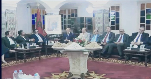 بعد برلمان الأنديز ولد الرشيد وسلامة يرافقان رئيس برلمان أمريكا الوسطى في زيارة إلى مدينة العيون بعد برلمان الأنديز ولد الرشيد وسلامة يرافقان رئيس برلمان أمريكا الوسطى في زيارة إلى مدينة العيون