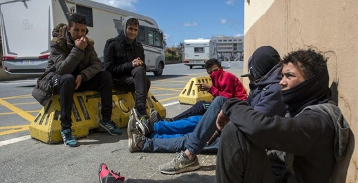 قرار توزيع القاصرين المغاربة غير المصحوبين يثير الجدل في مليلية قرار توزيع القاصرين المغاربة غير المصحوبين يثير الجدل في مليلية