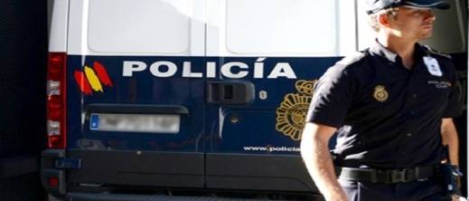 تفكيك شبكة مغربية لتزوير وثائق الإقامة بمليلية.. تورط محامين وعقود وهمية تفكيك شبكة مغربية لتزوير وثائق الإقامة بمليلية.. تورط محامين وعقود وهمية