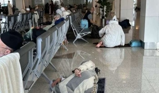 أزمة المعتمرين المغاربة العالقين بالسعودية.. القنصلية المغربية تدخل على الخط أزمة المعتمرين المغاربة العالقين بالسعودية.. القنصلية المغربية تدخل على الخط