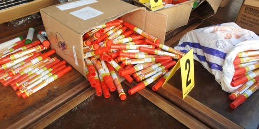 احباط عملية تهريب 11 ألف وحدة من المفرقعات والشهب النارية احباط عملية تهريب 11 ألف وحدة من المفرقعات والشهب النارية