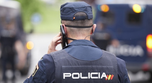 تفكيك شبكة تستغل مغاربة في تزوير شهادات لتسهيل الإقامة في المدينة المحتلة تفكيك شبكة تستغل مغاربة في تزوير شهادات لتسهيل الإقامة في المدينة المحتلة