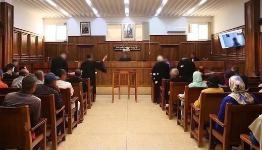 غرفة الجنايات بالناظور توزع 40 سنة سجنا على متورطين في قضايا خطيرة من بينها محاولة القتل والاغتصاب والاتجار بالبشر غرفة الجنايات بالناظور توزع 40 سنة سجنا على متورطين في قضايا خطيرة من بينها محاولة القتل والاغتصاب والاتجار بالبشر