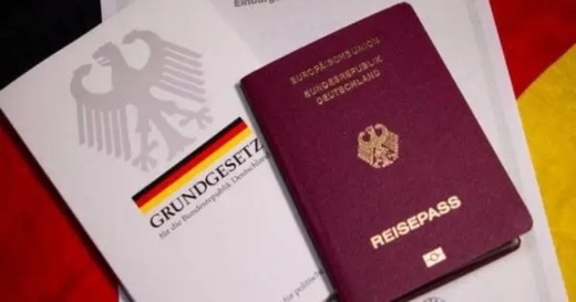 ألمانيا تسحب تصاريح إقامة آلاف اللاجئين زاروا بلدانهم دون إذن ألمانيا تسحب تصاريح إقامة آلاف اللاجئين زاروا بلدانهم دون إذن