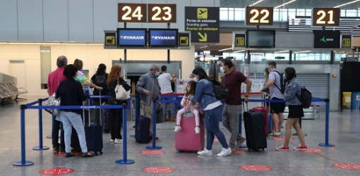 وزير النقل: انقطاع التيار الكهربائي في إسبانيا تسبب في إلغاء رحلات جوية بالمغرب وزير النقل: انقطاع التيار الكهربائي في إسبانيا تسبب في إلغاء رحلات جوية بالمغرب