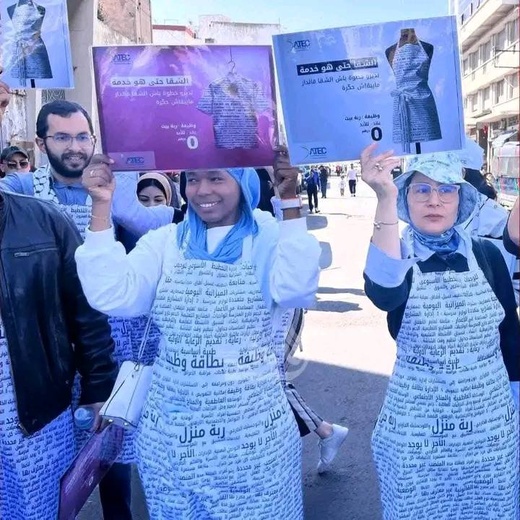 نساء يحتجن في عيد الشغل بسبب 