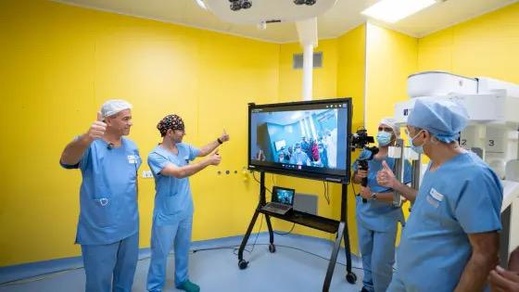 المصحة التي ستفتح قريبًا بالناظور تُبهر المغرب بأول جراحة روبوتية عن بُعد من 1100 كلم المصحة التي ستفتح قريبًا بالناظور تُبهر المغرب بأول جراحة روبوتية عن بُعد من 1100 كلم