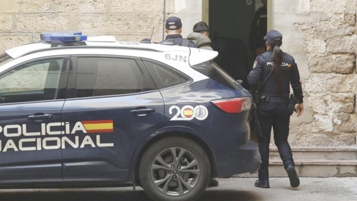 مغربي تزوج قاصرًا في المغرب واصطحبها إلى إسبانيا مدعيًا أنها ابنة أخيه… الحكم عليه بـ8 سنوات سجن وغرامة 30 ألف أورو مغربي تزوج قاصرًا في المغرب واصطحبها إلى إسبانيا مدعيًا أنها ابنة أخيه… الحكم عليه بـ8 سنوات سجن وغرامة 30 ألف أورو