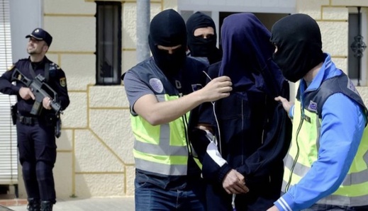 إسبانيا.. تفكيك شبكة متخصصة في التزوير وتصنيع الأسلحة يتزعمها مغاربة إسبانيا.. تفكيك شبكة متخصصة في التزوير وتصنيع الأسلحة يتزعمها مغاربة