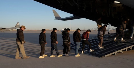 حكومة ألمانيا الجديدة تخطط لتشديد سياسة الهجرة وطرد المهاجرين السريين حكومة ألمانيا الجديدة تخطط لتشديد سياسة الهجرة وطرد المهاجرين السريين