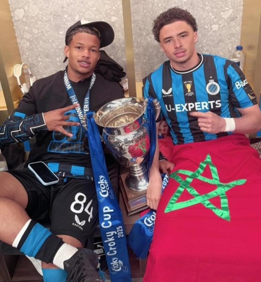 تتويج مثير لكلوب بروج بكأس بلجيكا وشمس الدين الطالبي يرفع العلم المغربي احتفالاً تتويج مثير لكلوب بروج بكأس بلجيكا وشمس الدين الطالبي يرفع العلم المغربي احتفالاً