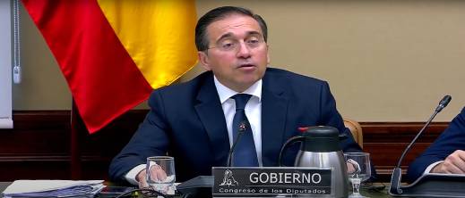 ألباريس يشكر المغرب على المساعدة في أزمة الكهرباء.. ويستعرض مستجدات معابر سبتة ومليلية ألباريس يشكر المغرب على المساعدة في أزمة الكهرباء.. ويستعرض مستجدات معابر سبتة ومليلية