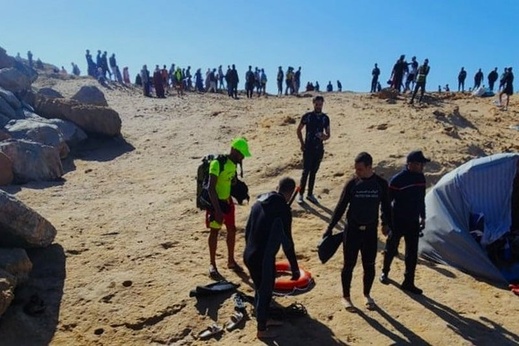 استنفار للبحث عن شاب غرق في شاطئ رأس الماء وسط ظروف جوية معقدة