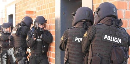 الترويج للإرهاب وتهديد الأمن يجر ثلاثة أشخاص للاعتقال بإسبانيا