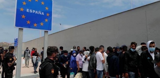 تعثّر قانون تسوية أوضاع المهاجرين في إسبانيا لهذا السبب