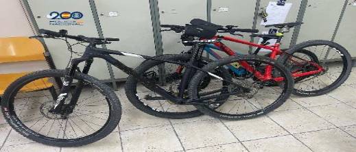 ضبط شاب في شوارع مليلية يجر دراجتين بأقفالها.. والشرطة تكتشف أنها مسروقة وثمنها 2400 يورو ضبط شاب في شوارع مليلية يجر دراجتين بأقفالها.. والشرطة تكتشف أنها مسروقة وثمنها 2400 يورو