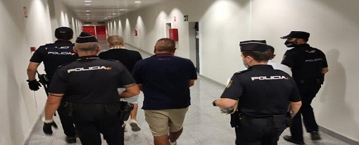 إسبانيا تطرد مهاجرا مغربيا اعتقل 20 مرة بسبب تعدد جرائمه إسبانيا تطرد مهاجرا مغربيا اعتقل 20 مرة بسبب تعدد جرائمه