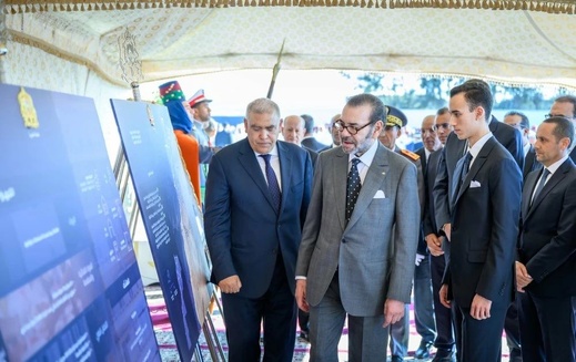 الملك يعطي انطلاقة إحداث منصة المخزون والاحتياطات الأولية لجهة الرباط- سلا- القنيطرة الملك يعطي انطلاقة إحداث منصة المخزون والاحتياطات الأولية لجهة الرباط- سلا- القنيطرة