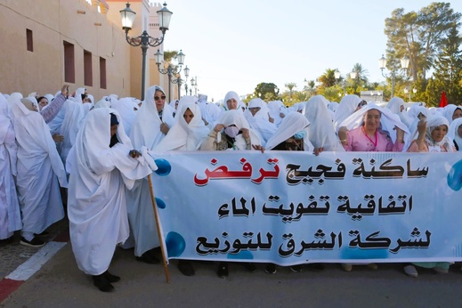 احتجاجات في فجيج إثر توقيف ناشطين وتصاعد الاحتقان بسبب تدبير مياه الواحة احتجاجات في فجيج إثر توقيف ناشطين وتصاعد الاحتقان بسبب تدبير مياه الواحة