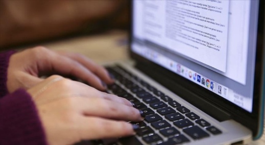 الحكومة تراجع مدونة الشغل و تتجه نحو التأطير القانوني للعمل عن بعد الحكومة تراجع مدونة الشغل و تتجه نحو التأطير القانوني للعمل عن بعد