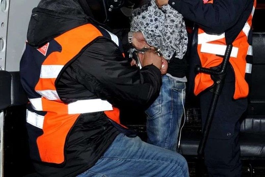 الأمن يوقف قاصراً قادما من الشمال بحوزته 90 صفيحة حشيش ويطيح ببارون مخدرات الأمن يوقف قاصراً قادما من الشمال بحوزته 90 صفيحة حشيش ويطيح ببارون مخدرات