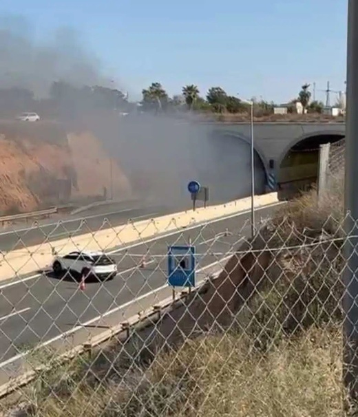 مغربي يُنقذ عالقين من نفق مشتعل بعد انفجار شاحنة في إسبانيا مغربي يُنقذ عالقين من نفق مشتعل بعد انفجار شاحنة في إسبانيا