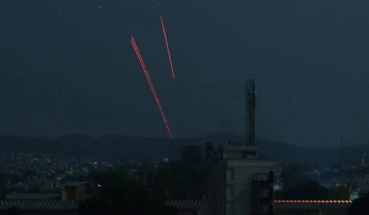 بعد هجمات.. وساطة أمريكية توقف الحرب بين الهند وباكستان بعد هجمات.. وساطة أمريكية توقف الحرب بين الهند وباكستان