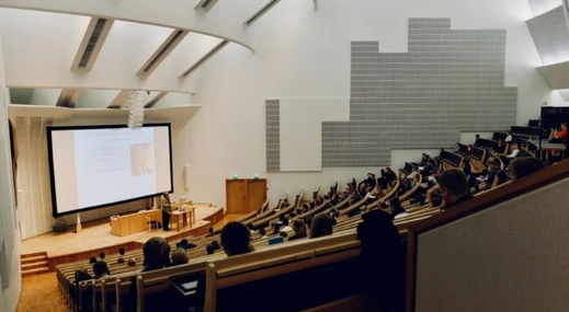 قرب جغرافي ومنح.. لماذا يفضل الطلبة المغاربة إتمام دراستهم بإسبانيا؟ قرب جغرافي ومنح.. لماذا يفضل الطلبة المغاربة إتمام دراستهم بإسبانيا؟