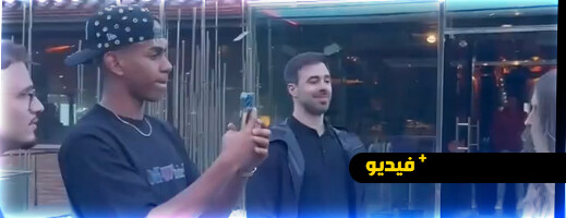 شاهد.. سائحات يطلبن من لامين يامال أن يلتقط لهن صورة دون أن يعرفن من يكون شاهد.. سائحات يطلبن من لامين يامال أن يلتقط لهن صورة دون أن يعرفن من يكون