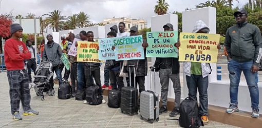 تسوية وضعية لاجئين ماليين بعد أسابيع من المعاناة والمبيت في العراء بمليلية تسوية وضعية لاجئين ماليين بعد أسابيع من المعاناة والمبيت في العراء بمليلية