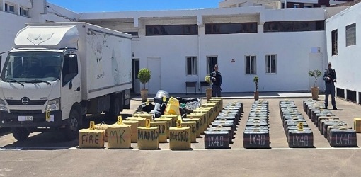 إحباط عملية تهريب ضخمة للمخدرات.. حجز 3.5 أطنان من الشيرا وتوقيف 5 متورطين إحباط عملية تهريب ضخمة للمخدرات.. حجز 3.5 أطنان من الشيرا وتوقيف 5 متورطين