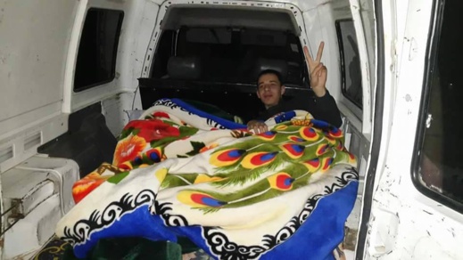 ليلة بيضاء بأغلب مدن الريف و مواطنون نصبوا خياما و باتوا في سياراتهم خوفا من أن تعاود الأرض الإهتزاز ليلة بيضاء بأغلب مدن الريف و مواطنون نصبوا خياما و باتوا في سياراتهم خوفا من أن تعاود الأرض الإهتزاز