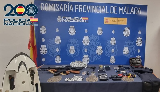 من الناظور إلى  اسبانيا.. سقوط إمبراطورية الحشيش بقبضة الشرطة  وهكذا وضف  من الناظور إلى  اسبانيا.. سقوط إمبراطورية الحشيش بقبضة الشرطة  وهكذا وضف