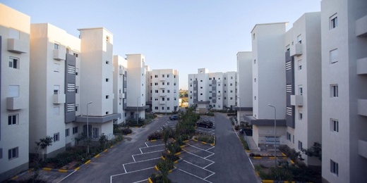 برلمانيون يدقون ناقوس الخطر حول "سماسرة النوار" في دعم السكن ويطالبون الحكومة بالتدخل العاجل برلمانيون يدقون ناقوس الخطر حول "سماسرة النوار" في دعم السكن ويطالبون الحكومة بالتدخل العاجل