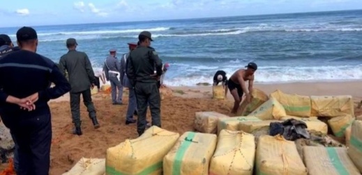 مطاردة بحرية تنتهي بحجز كمية هامة من المخدرات مطاردة بحرية تنتهي بحجز كمية هامة من المخدرات