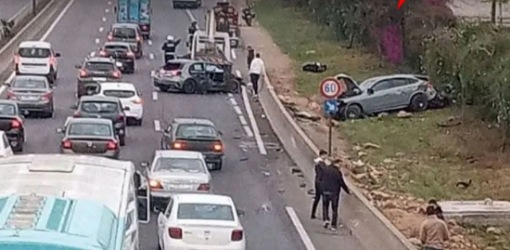 سباق متهور بين سيارتين ينتهي بحادثة مأساوية على الطريق السيار سباق متهور بين سيارتين ينتهي بحادثة مأساوية على الطريق السيار